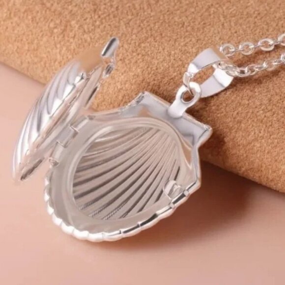 Shell Locket Necklace - Picture 6 of 7